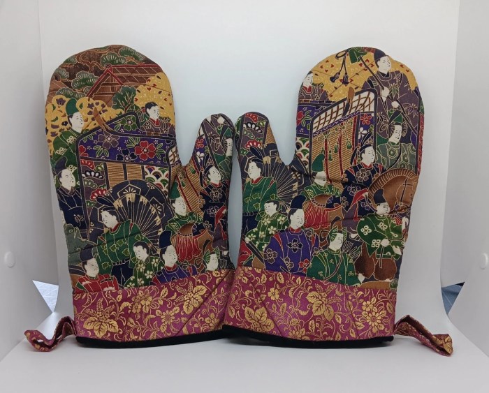 Premium Photo | Oven Mitts On White Background